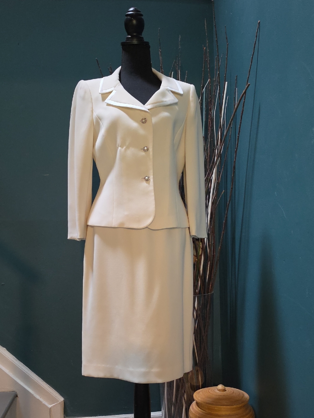 Elegant Cream Women's Skirt Suit Set